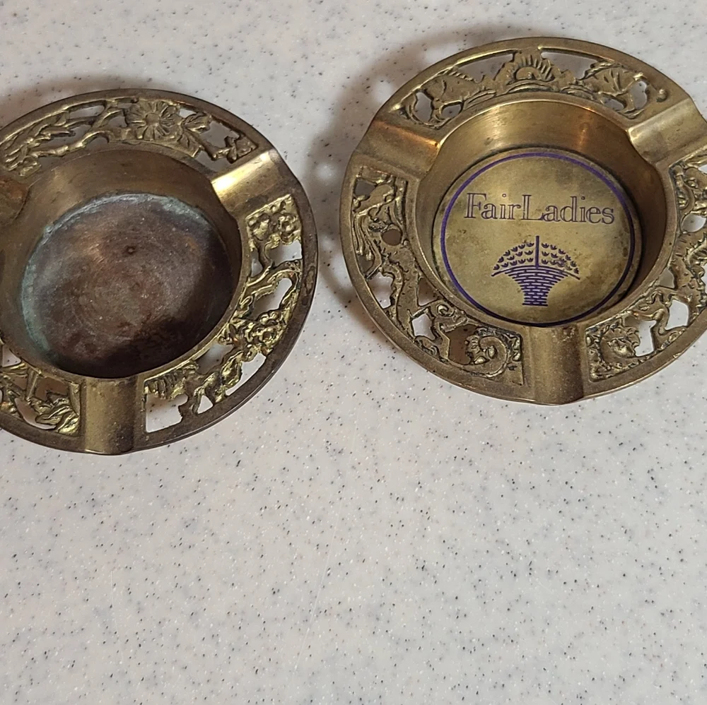 Set of 4 ashtrays for sale